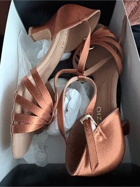 BNIB Capezio Sara Ballroom Shoe